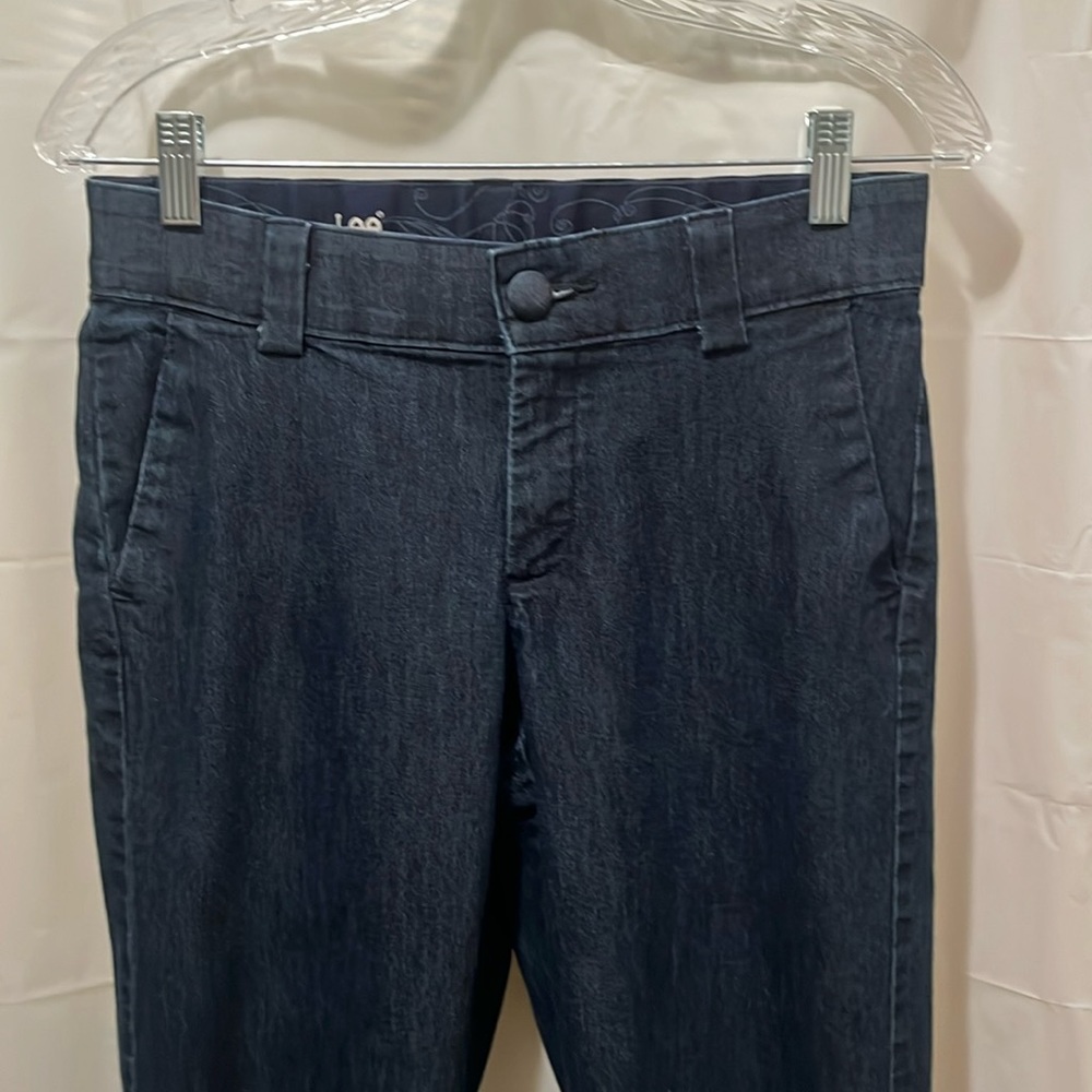 Lee platinum label trouser jeans. Size 6 with comfy gap free waistband.